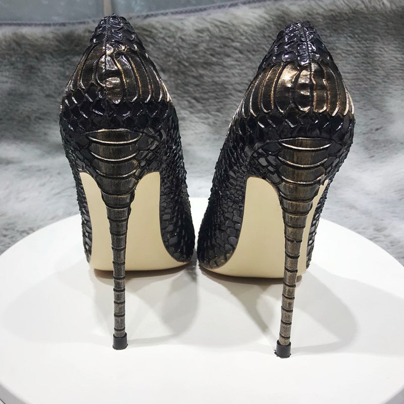Gray Croc-Effect Embossed Pointed Toe Fashion Pump